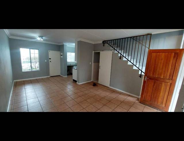 2 BEDROOM TOWNHOUSE FOR SALE IN VAN RIEBEECK PARK
